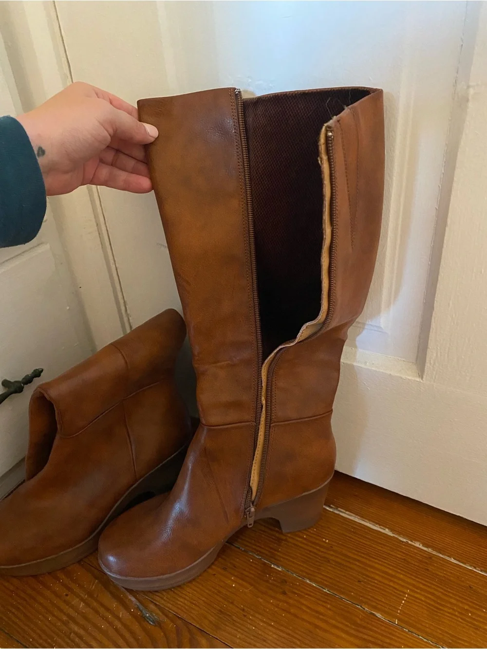 Women’s knee high Brown Boots BOC